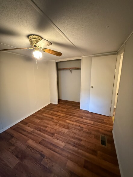 Building Photo - 0 Acorn Village Ln