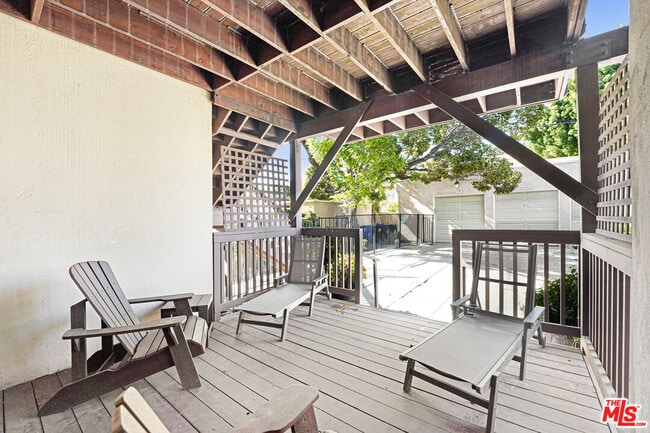 Building Photo - 619 N Plymouth Blvd