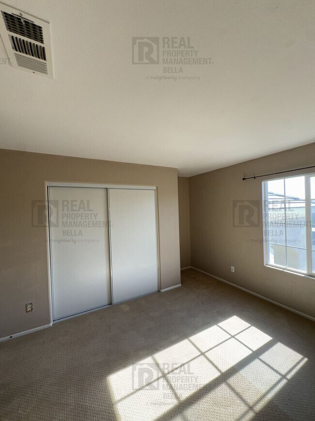 Building Photo - 756 Conlon Dr