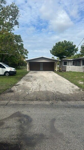 Building Photo - 117 SE 4th Ave