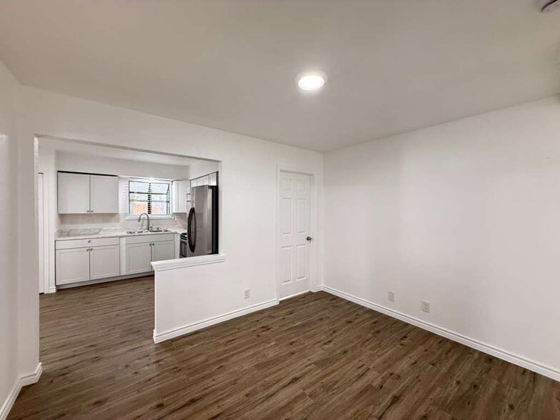 Building Photo - 13535 Coleridge St