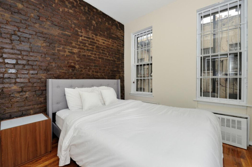 Building Photo - 35 E 32nd St