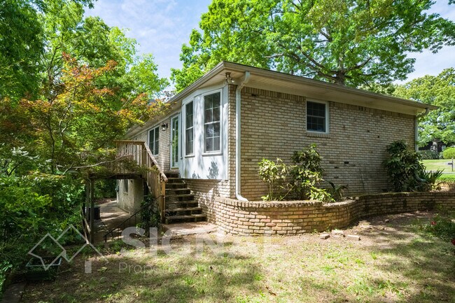 Building Photo - 2245 Tal Heim Dr