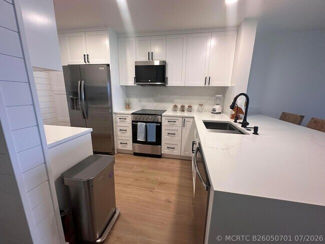Building Photo - 7430 S Ocean Dr