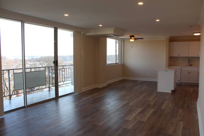 Building Photo - 1512 S Arlington Ridge Rd