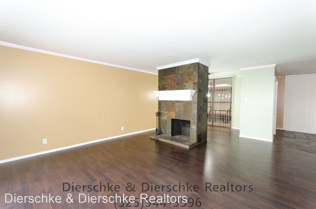 Building Photo - 1 br, 1 bath House - 220 W Twohig