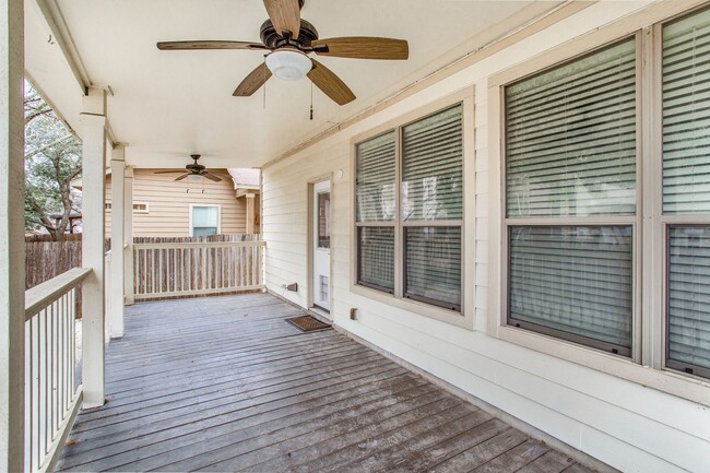 Building Photo - 3 Bedroom/2.5 Bath Pecan Hill Subdivision