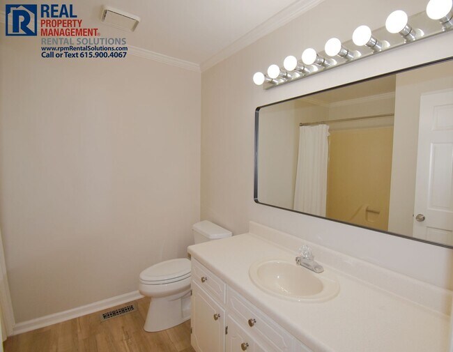 Building Photo - 2107 Londonderry Dr