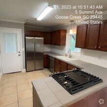 Building Photo - Relaxed Living with Spacious Yard in Goose...