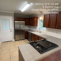 Building Photo - Relaxed Living with Spacious Yard in Goose...