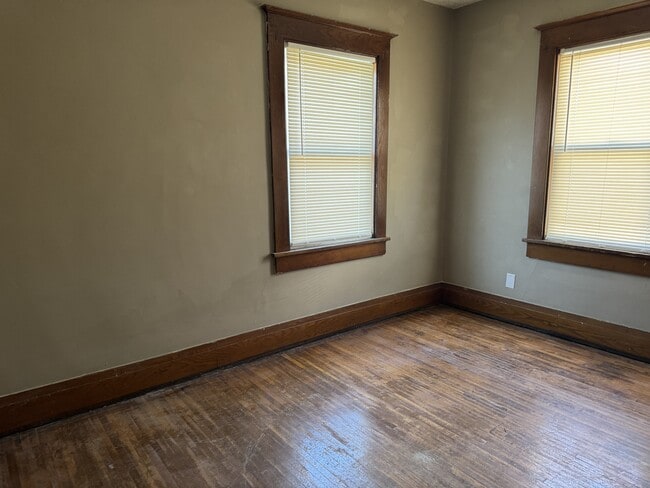 Building Photo - 72 Hollister St