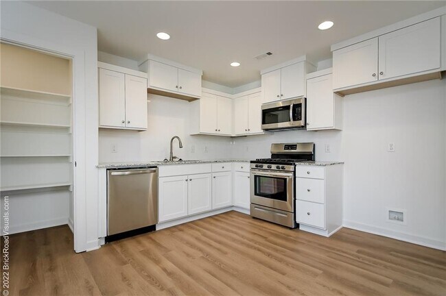 Building Photo - 5772 Holdcroft Dr