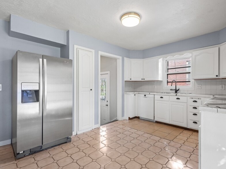 Building Photo - 1547 Cahoon St