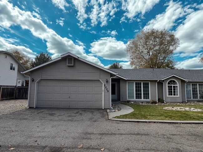 Primary Photo - 2229 S Sumac St