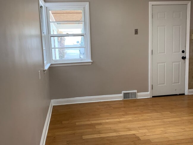 Building Photo - 525 Hilton Dr