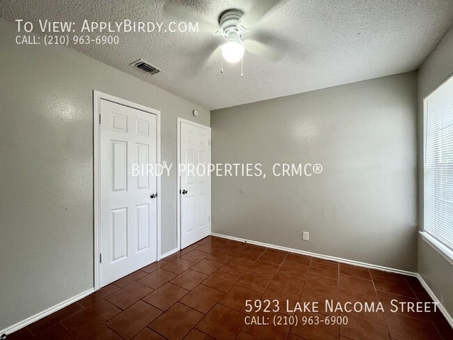 Building Photo - *4 Bed, 2 Bath Home Located in Lakeside**