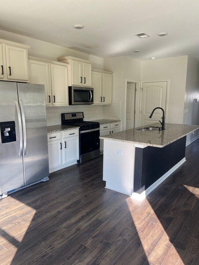 Building Photo - Price Improvement in Springville!