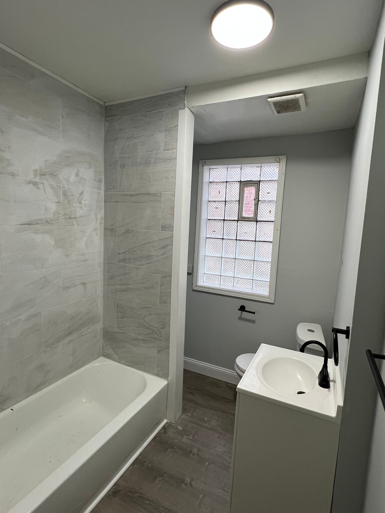 Building Photo - 4114 Pingree St