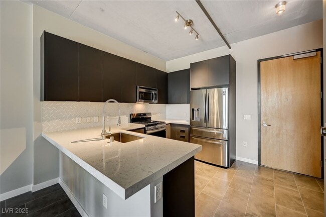 Building Photo - 353 E Bonneville Ave