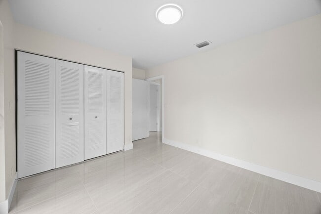 Building Photo - 5664 Boynton Crescent