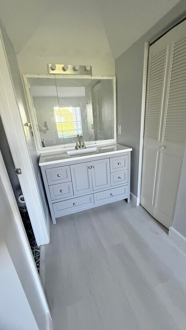 Building Photo - 2828 Casita Way