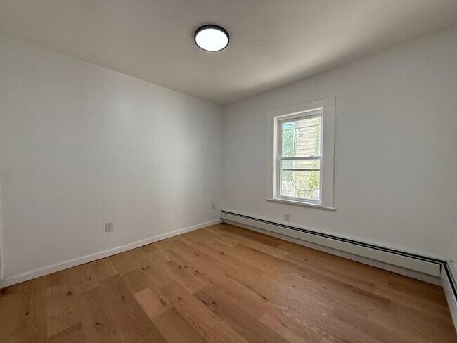 Building Photo - 82 McAdoo Ave