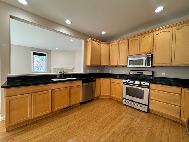 Building Photo - 4467 Castlerock Dr