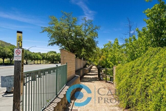 Building Photo - 12177 Pepper Tree Ln