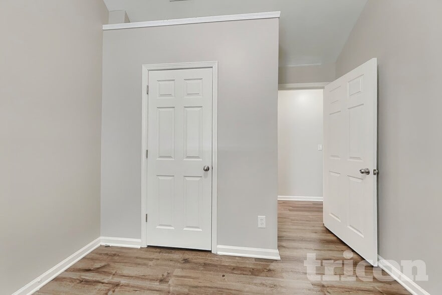 Building Photo - 30 Silver Willow Walk