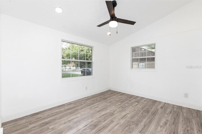Building Photo - 1106 NE 33rd St