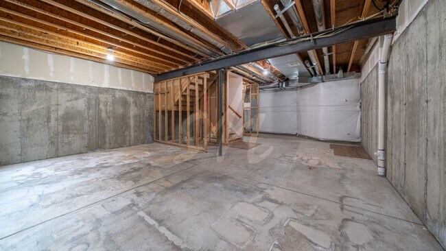 Building Photo - Modern Comfort and Functional Space