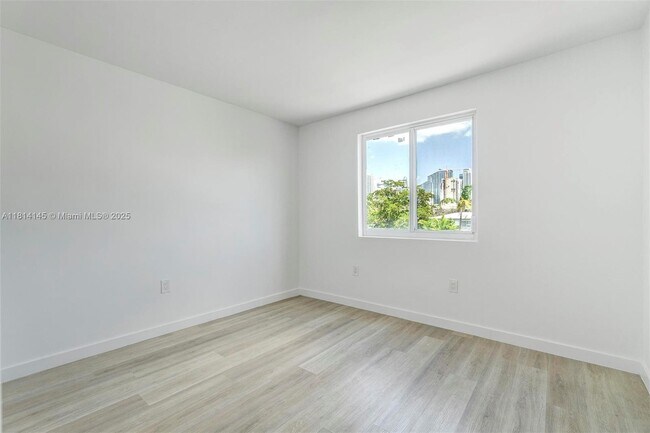 Building Photo - 620 SW 10th St