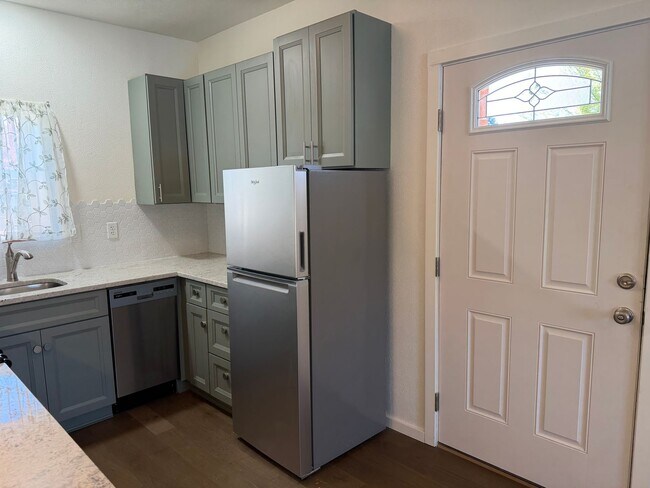 Building Photo - Beautiful 1 bedroom 1 bath unit in Springfield!