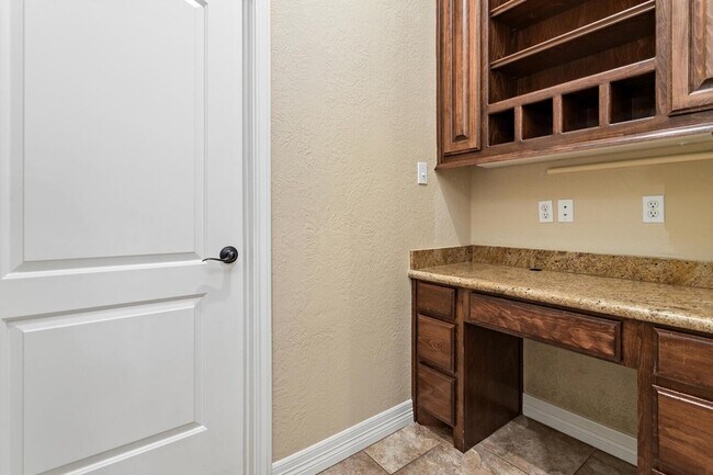 Building Photo - 3525 Windrose Dr