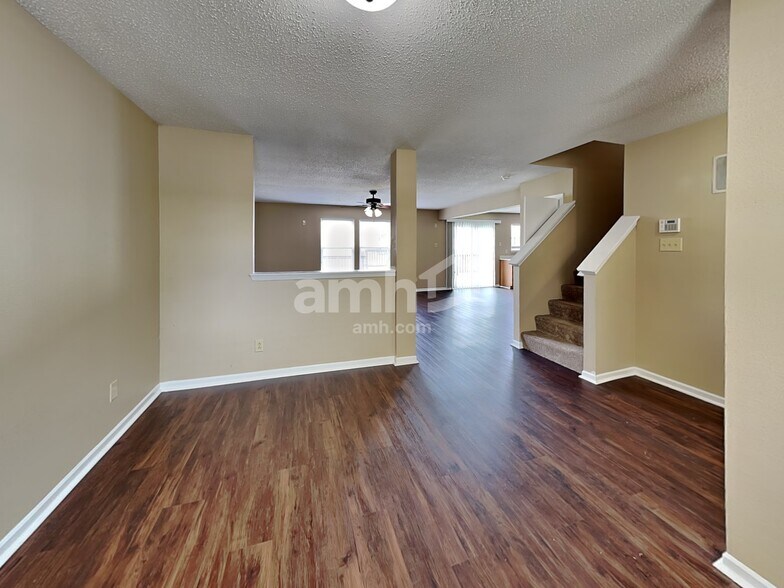 Building Photo - 6303 Abaca Way