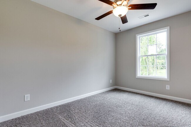 Building Photo - 4 Bedroom Dog Friendly Home For Rent Near Guthrie!