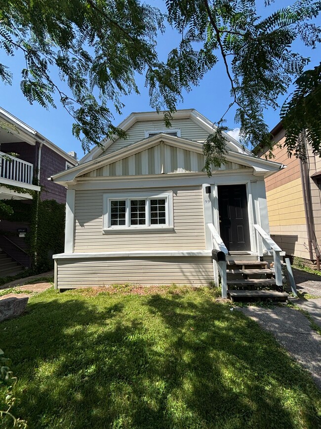 Building Photo - 99 Custer St