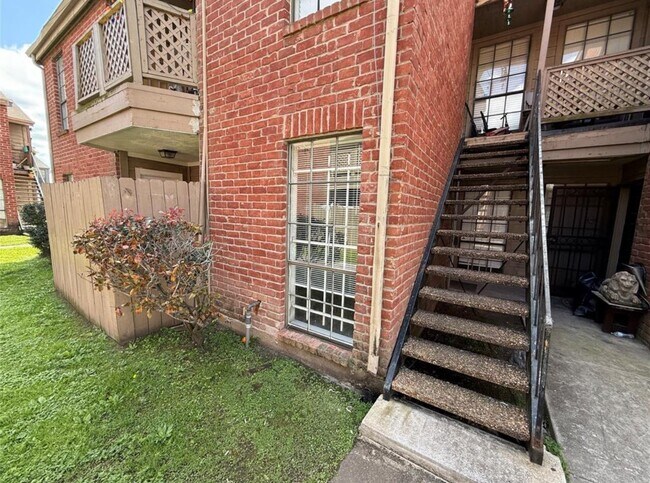 Building Photo - 12500 Sandpiper Dr
