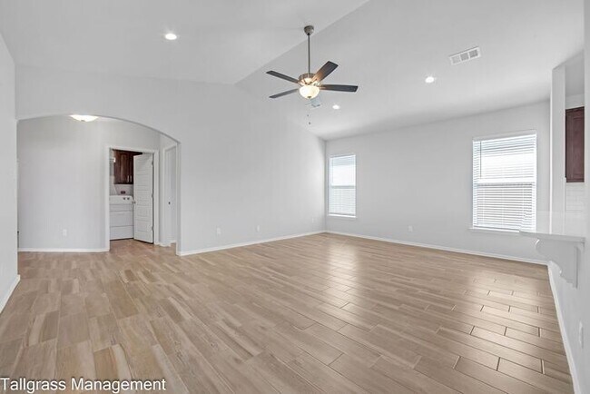 Building Photo - 4/2.5/2 Owasso Home! Lawn Care Included!