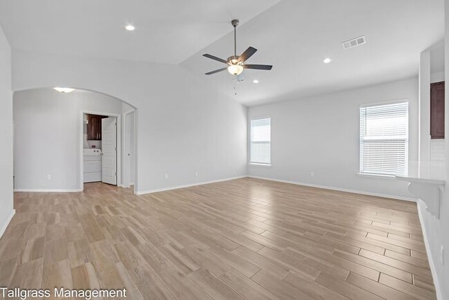 Building Photo - Move In Specials! Elevated Living in Owasso