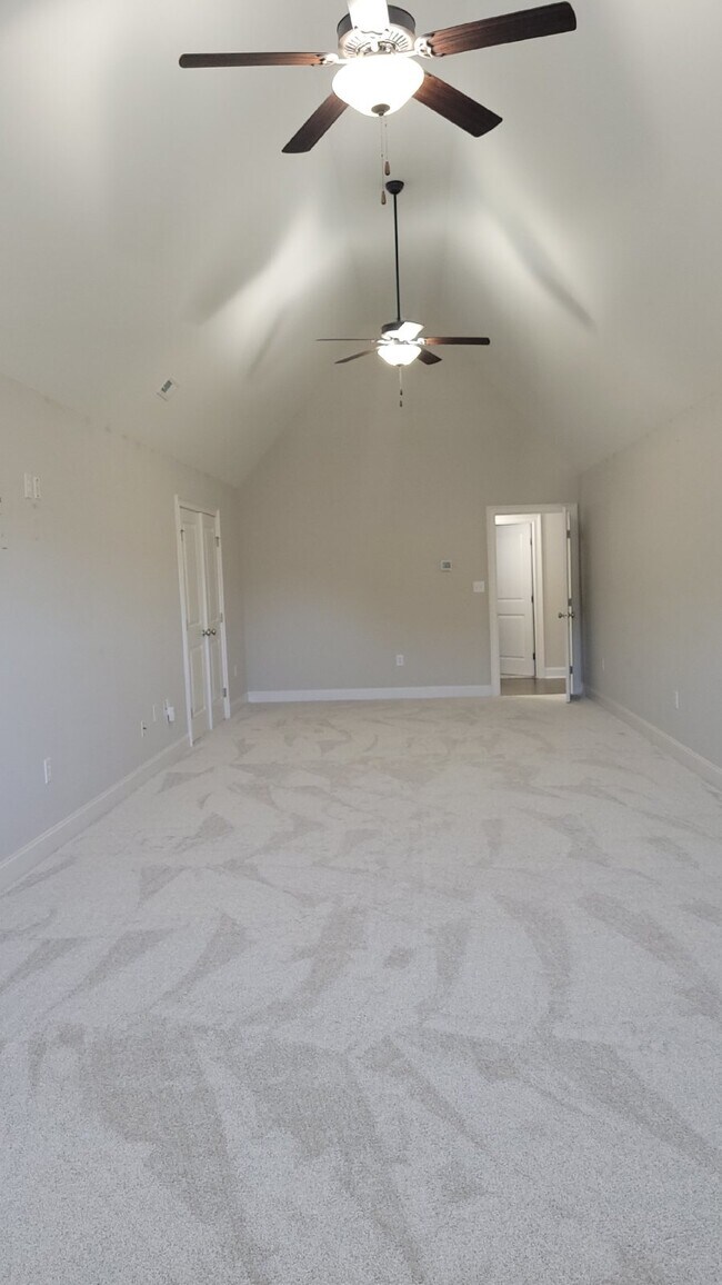 Building Photo - 130 Creekmound Dr