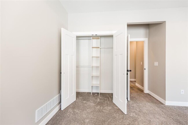 Building Photo - Stunning Home, Great Neighborhood!