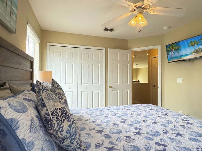 Building Photo - 900 Oxford Dr