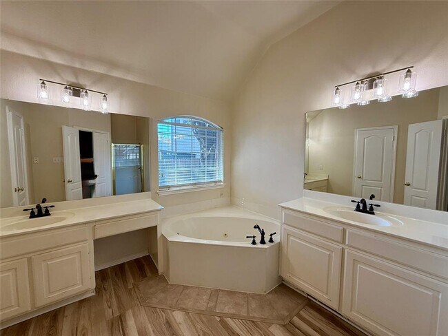 Building Photo - 1424 Redden Cove