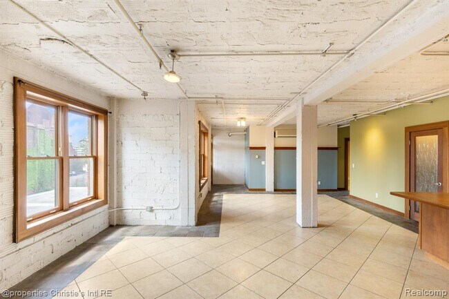 Building Photo - 78 Watson St
