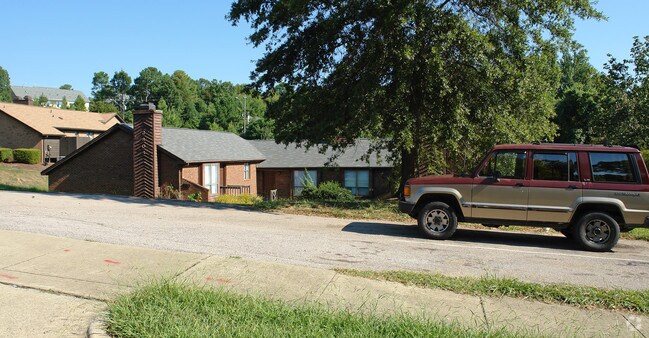 Building Photo - 2808 Seclusion Ct