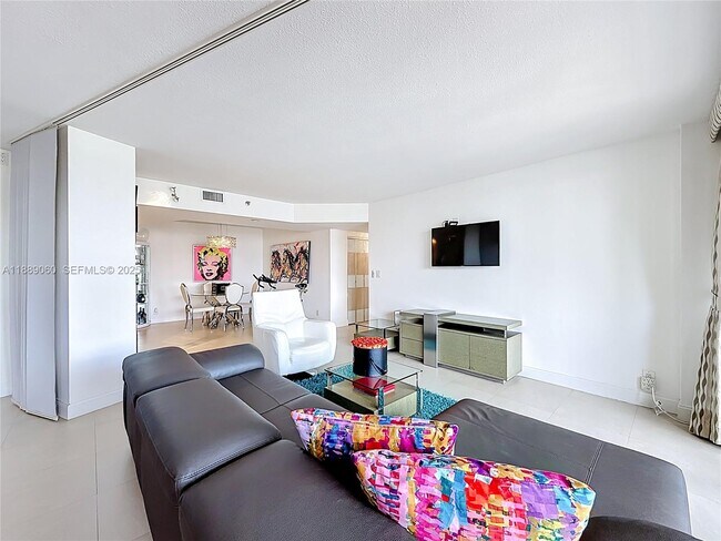 Building Photo - 1000 W Island Blvd