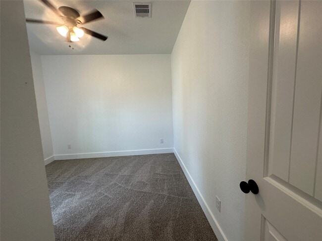 Building Photo - 243 Broadhurst Dr