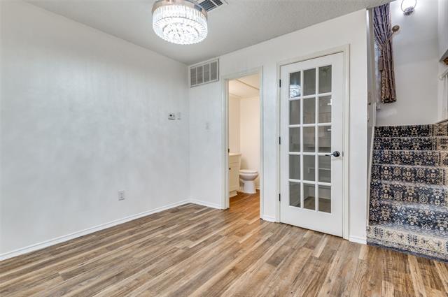 Building Photo - 1410 Meadowood Village Dr