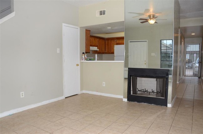 Building Photo - 8720 Village of Fondren